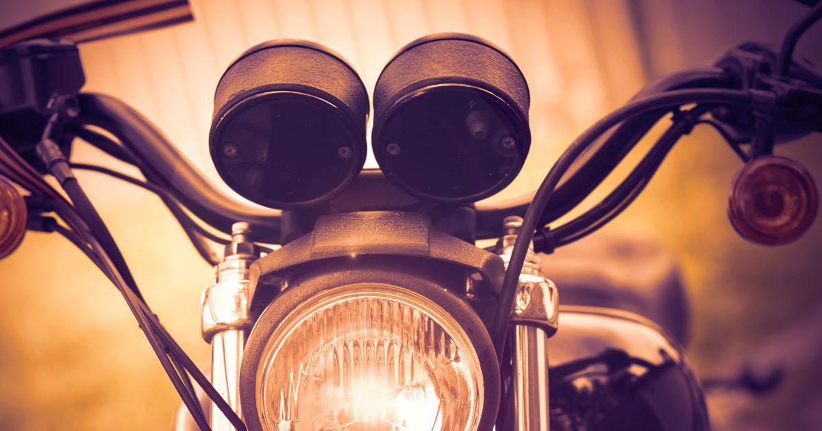 नए 2 पहिया वाहनों की हेड लाइट हमेशा ऑन क्यों रहती है, जलती रहती है लाइट
