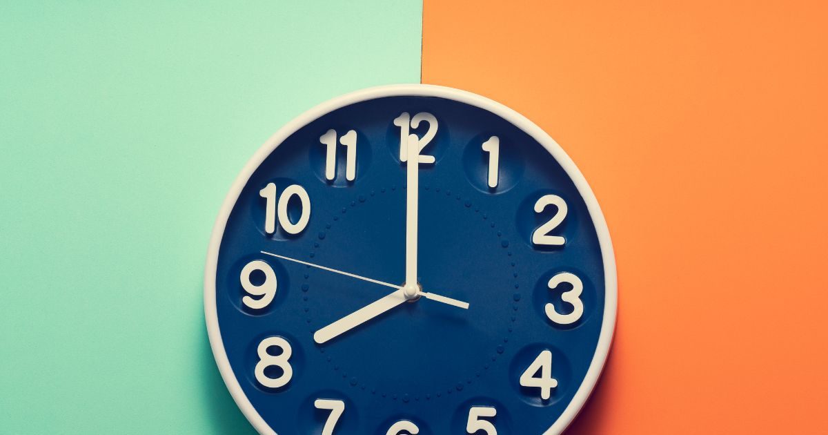 घड़ी दाएं से बाएं ही क्यों घूमती है, किसने तय किया मूवमेंट? 99 फीसदी