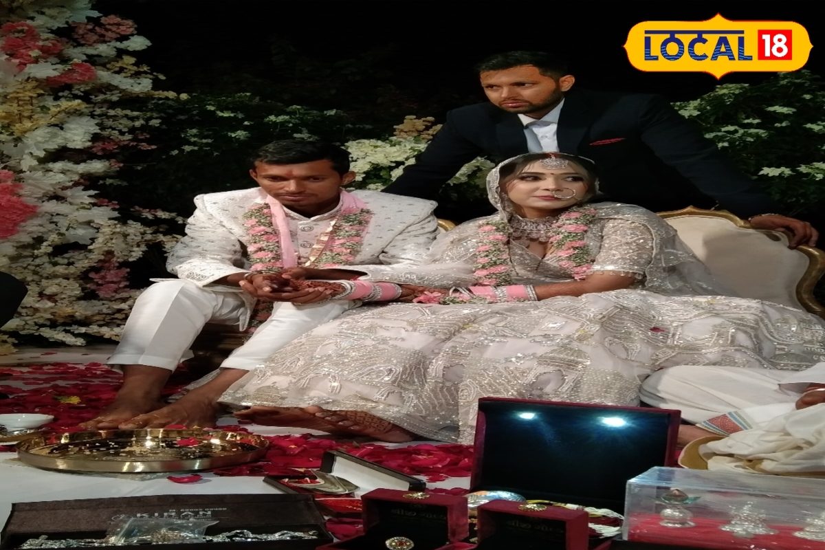 टीम इंडिया के स्टार बॉलर ने गर्लफ्रेंड संग उदयपुर में लिए सात फेरे, देखें फोटो