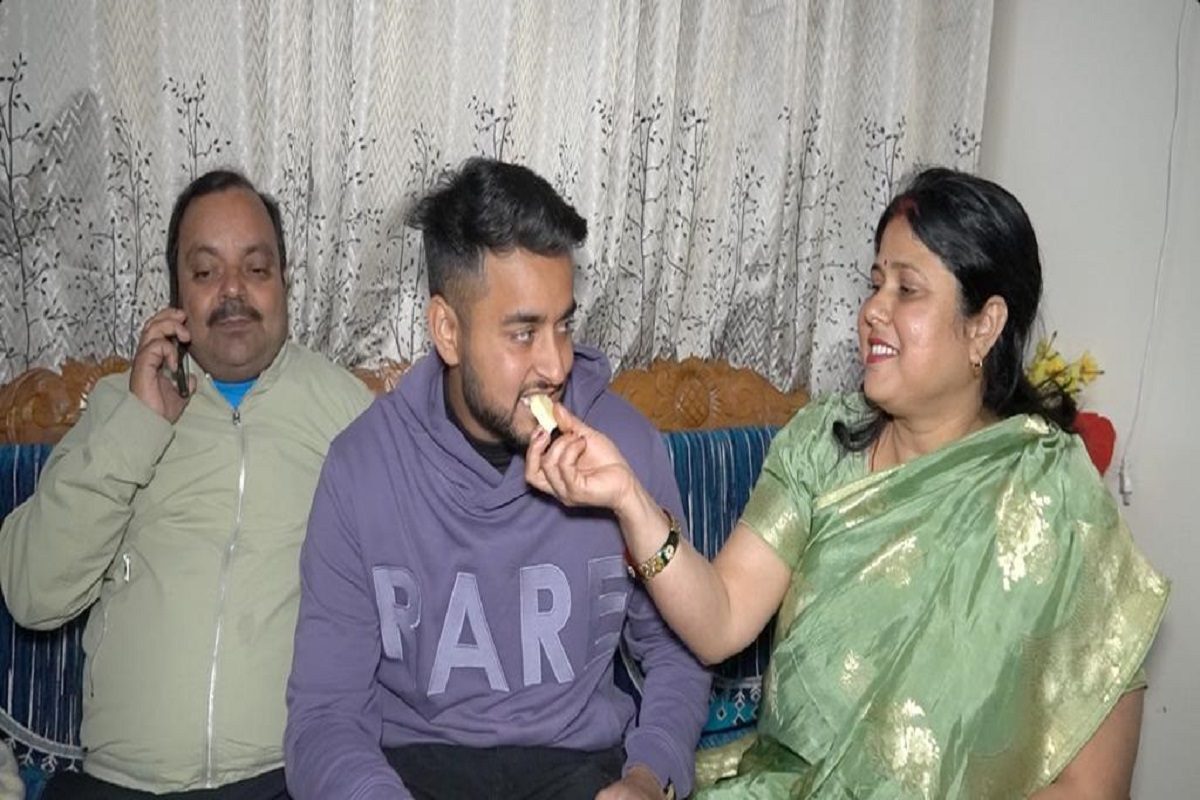 IPL Auction: बर्थ डे से 4 दिन पहले करोड़पति बना झारखंड का ये फास्ट बॉलर