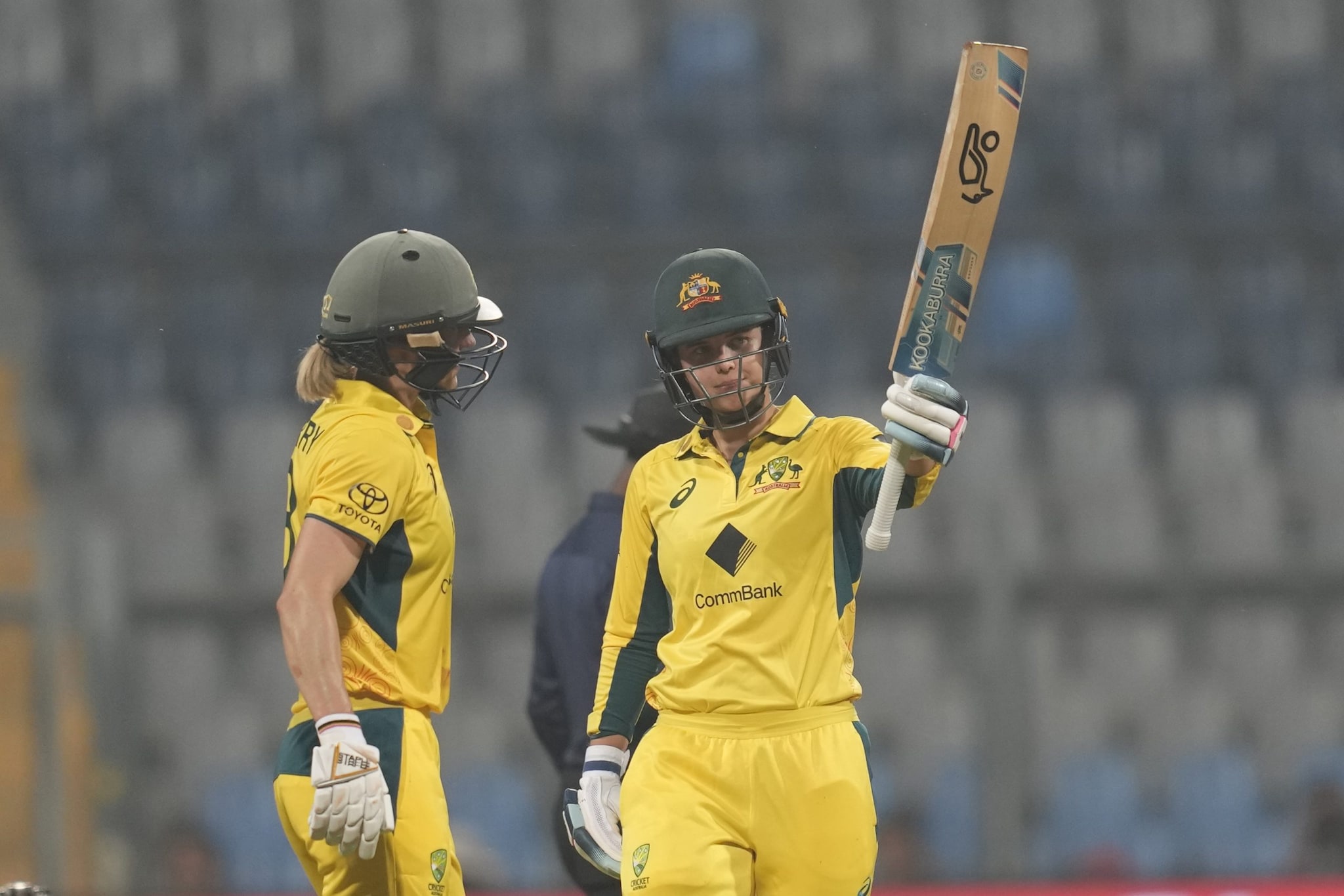 ऑस्ट्रेलिया ने पहले वनडे में टीम इंडिया को चटाई धूल, शतक से चूकी भारतीय बैटर