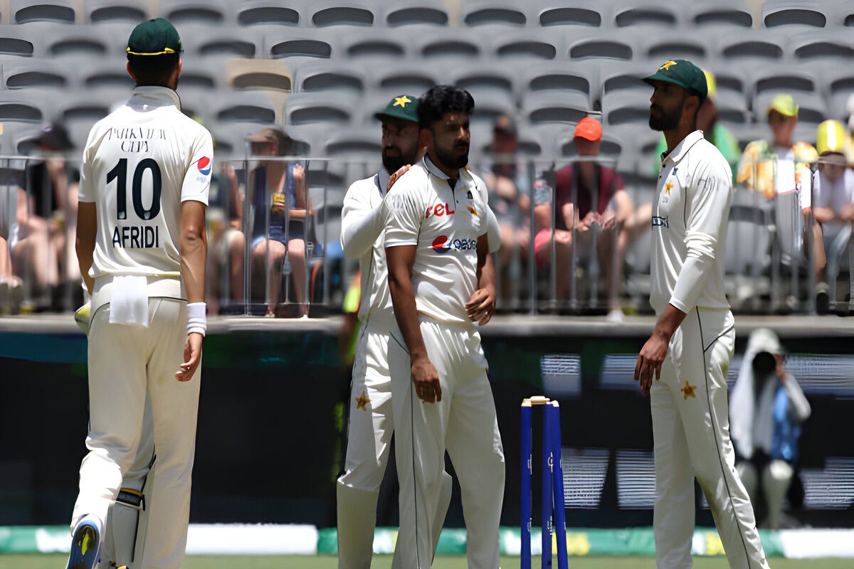 PAK vs AUS: डेब्‍यू टेस्‍ट में आमिर जमाल ने किया कमाल, लगाया 'छक्‍का'