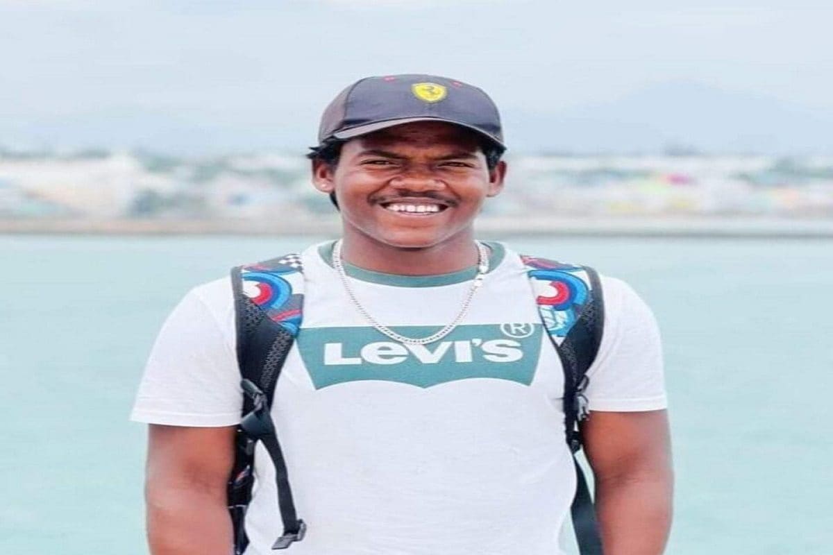 गार्ड का बेटा, धोनी का फैन, झारखंड के आदिवासी क्रिकेटर पर हुई नोटों की बारिश