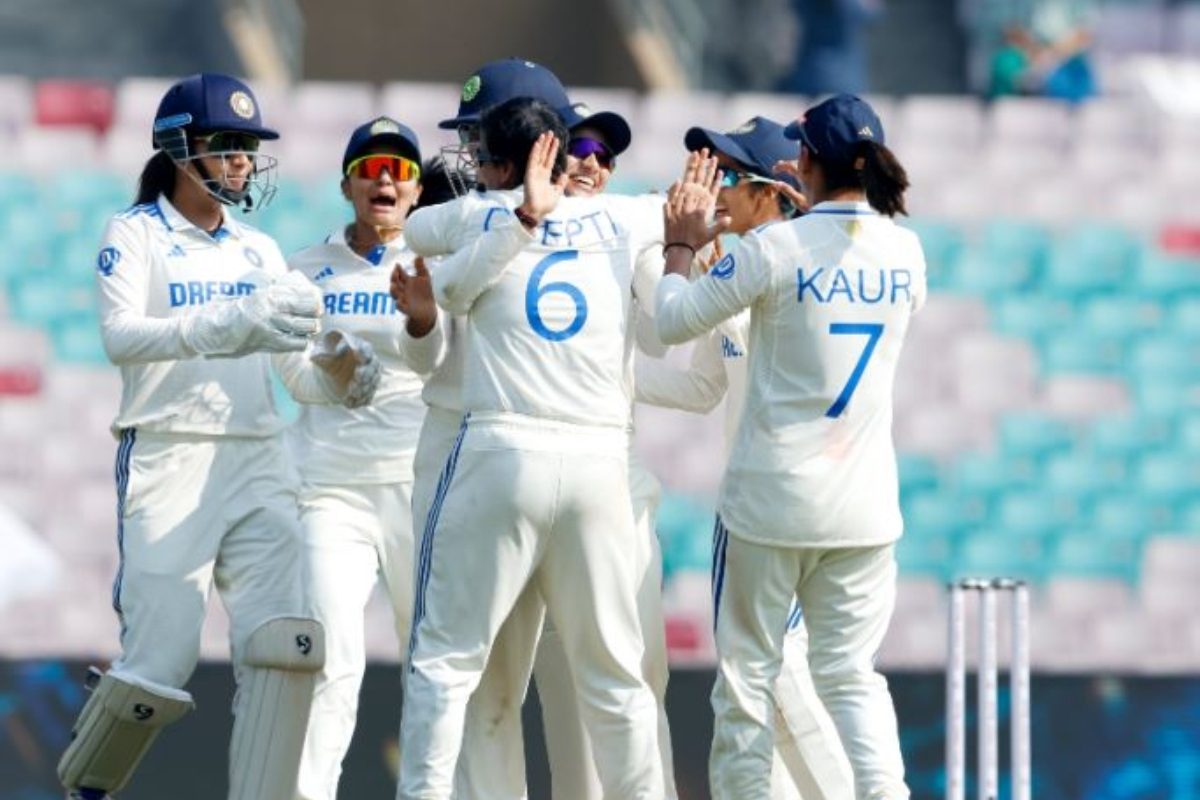 बेटियों पर गर्व कीजिए... इंग्लैंड को 347 रन से रौंदकर बनाया विश्व कीर्तिमान