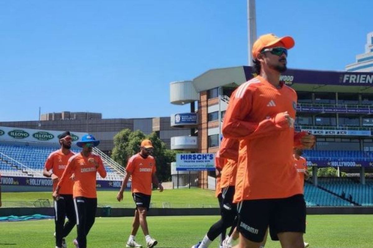 साउथ अफ्रीका दौरा बीच में छोड़ भारत लौटा विकेटकीपर, महिला क्रिकेटर संग आया नजर