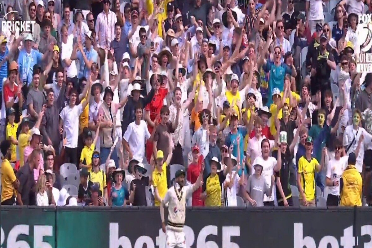 PAK Vs AUS: MCG पर हसन अली की 'धुन' पर झूमे दर्शक,देखें VIDEO