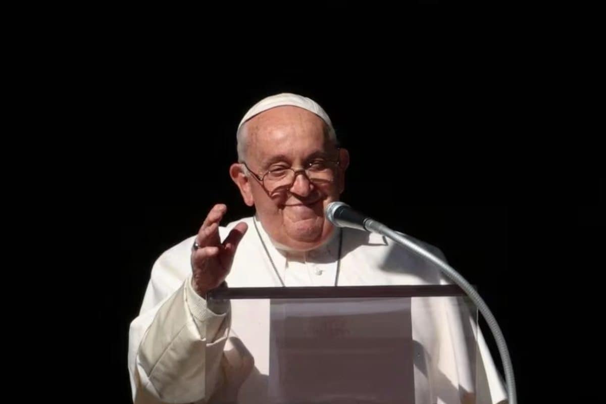 पोप फ्रांसिस का ऐतिहासिक फैसला, अब समलैंगिक जोड़ों को पादरी दे सकेंगे आशीर्वाद