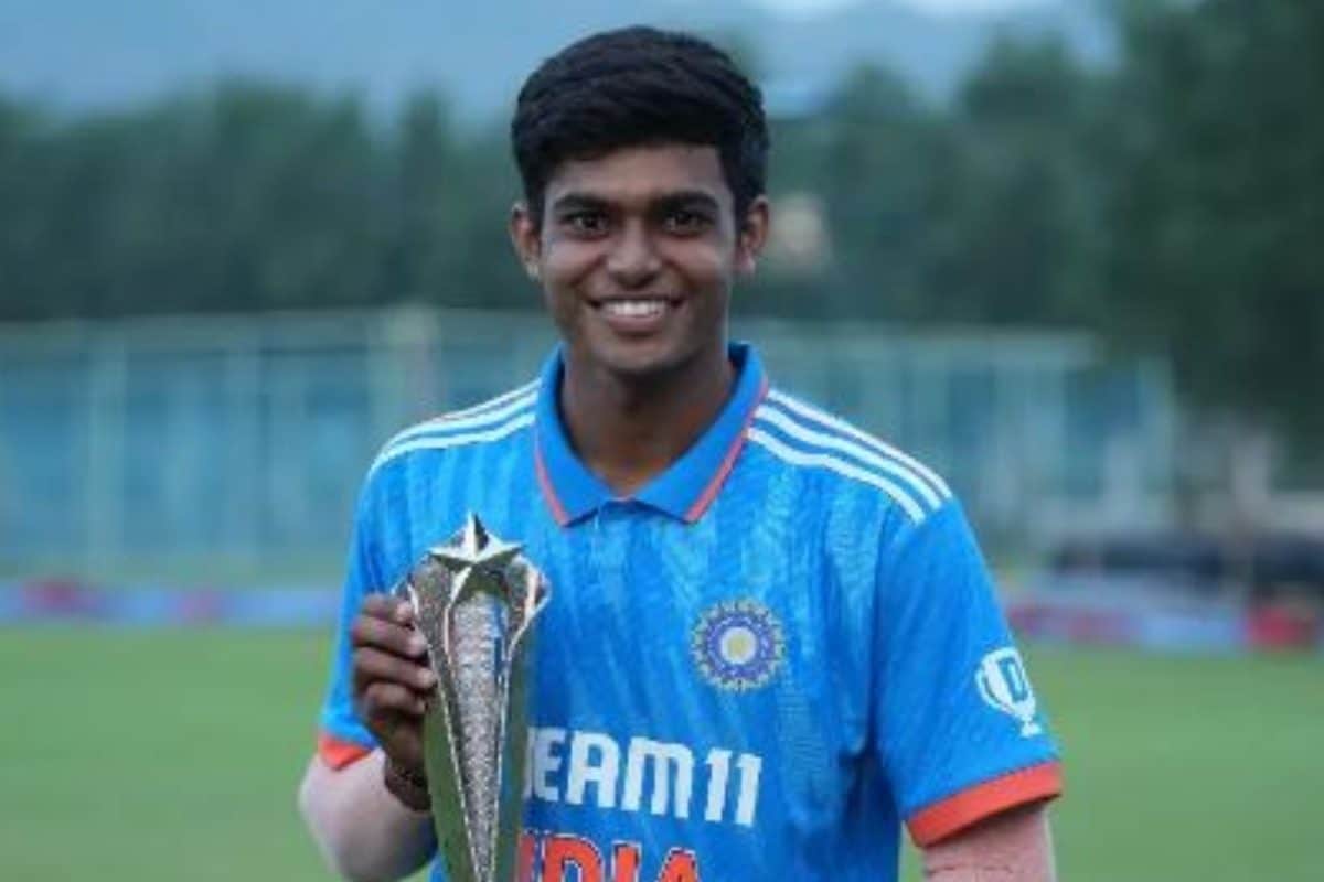 भारत ने किया 54 पर ढेर, इस गेंदबाज ने किया चमत्कारिक प्रदर्शन, झटके 7 विकेट