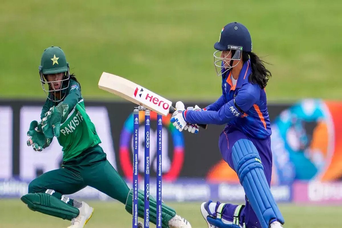 पिता को नहींं मिली क्रिकेटर बनने की इजाजत, बेटी को बनाया स्टार बैटर