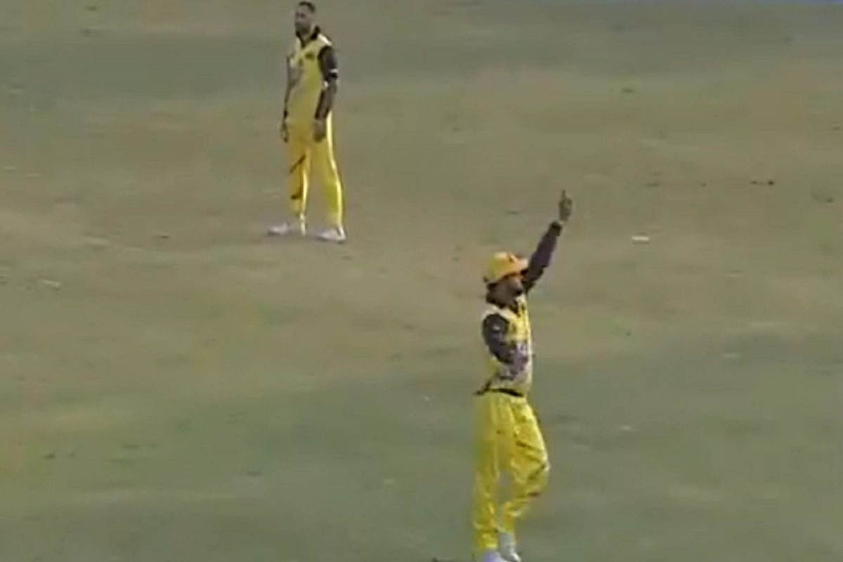 37 साल की उम्र में भी अचूक हैं सुरेश रैना, बुलेट थ्रो से लूटी महफिल