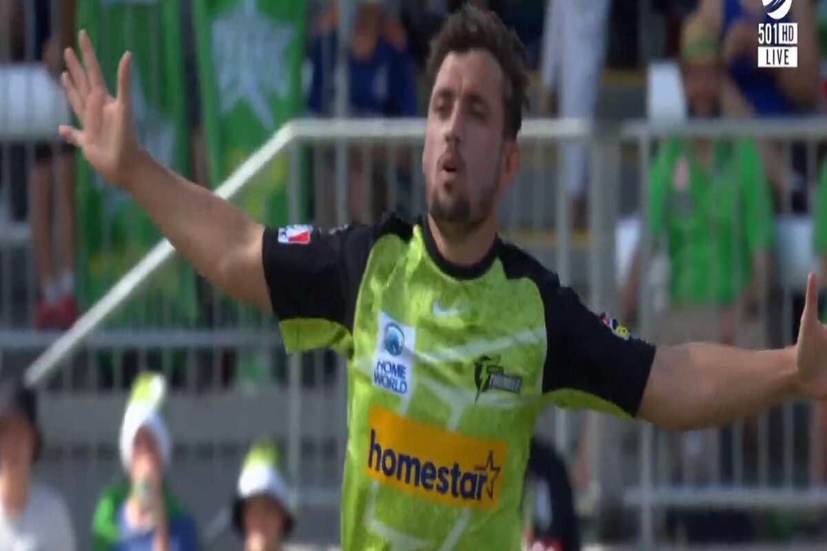 पाकिस्‍तानी बॉलर का 'परपेक्‍ट यॉर्कर', मैक्‍सवेल का उखाड़ा स्‍टंप, देखें VIDEO