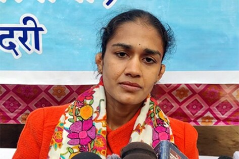 WFI Controversy: बहन विनेश के पदक लौटाने के ऐलान पर क्या बोली BJP नेता-दंगल गर्ल बबीता फोगाट?