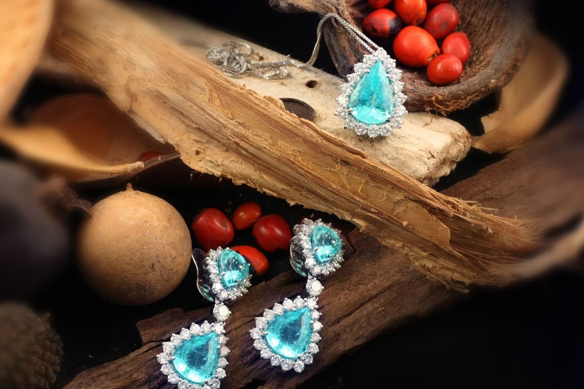 Best earrings: लड़कियां राशि अनुसार पहनें ये इयररिंग्स, चमक जाएगी किस्मत