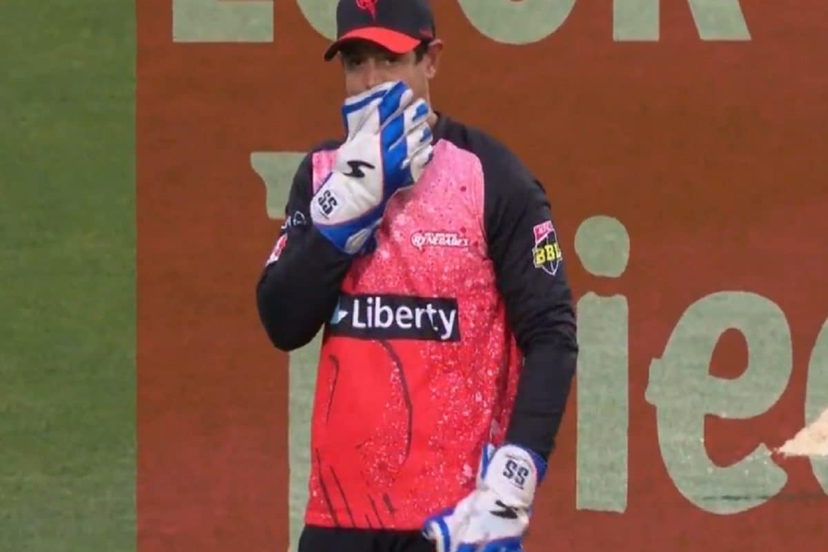 घातक पिच के चलते ऑस्ट्रेलिया लीग का मैच रद्द, बाउंस देख डि कॉक हुए हैरान