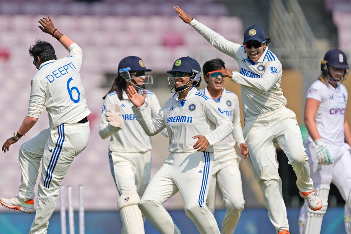 Ind W vs Eng W: इंग्लैंड 136 रन पर ढेर, भारत ने बनाई 478 रन की बढ़त