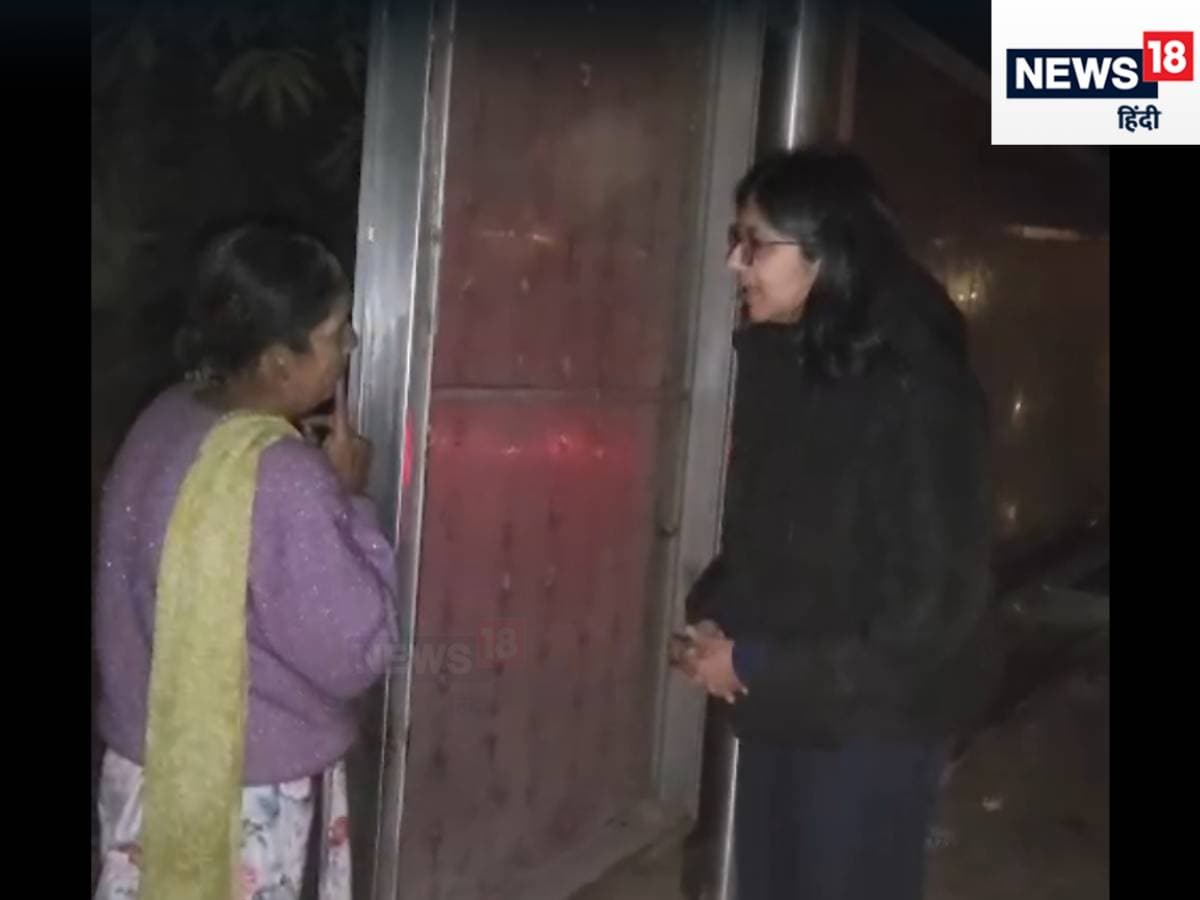 रमेश पार्क बस स्टॉप और पुश्ता रोड पर जनवरी साल 2022 से लाइटें नहीं हैं.