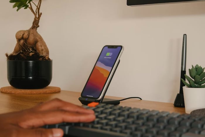 फोन की बैटरी खत्म करते है यह APP, आज ही चेंज करें सेटिंग 3 UnSplash