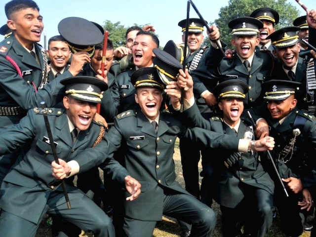 आर्मी की कौन सी नौकरी होती है परमानेंट? NDA, CDS, SSC में क्या है अंतर?