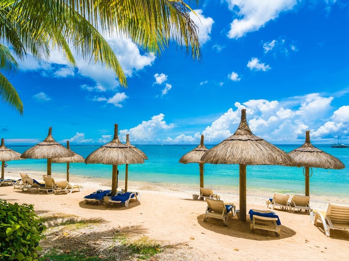 These 5 beautiful destinations are inviting you with open arms, the moment of romance will pass peacefully, it will remain in your memories for the whole life. Canva