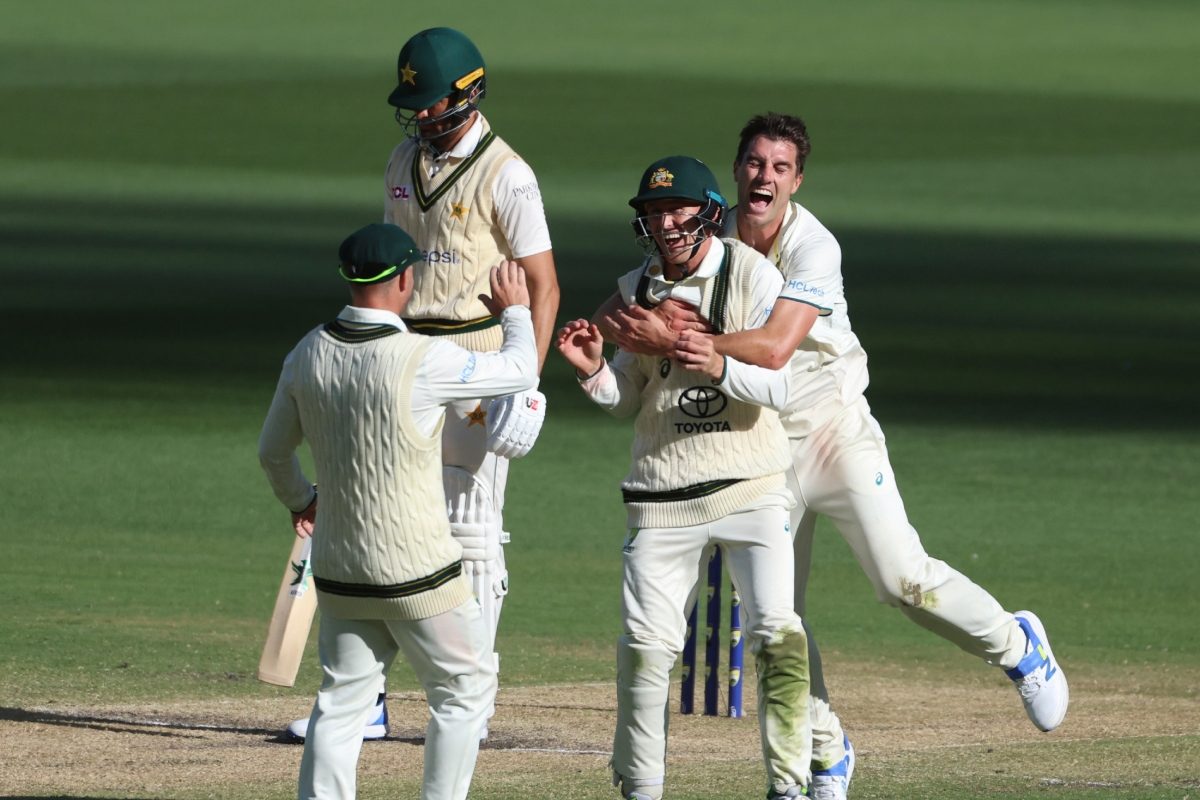 कमिंस- स्टार्क की आग उगलती गेंदों के सामने पाकिस्तानी बैटर्स ने किया सरेंडर