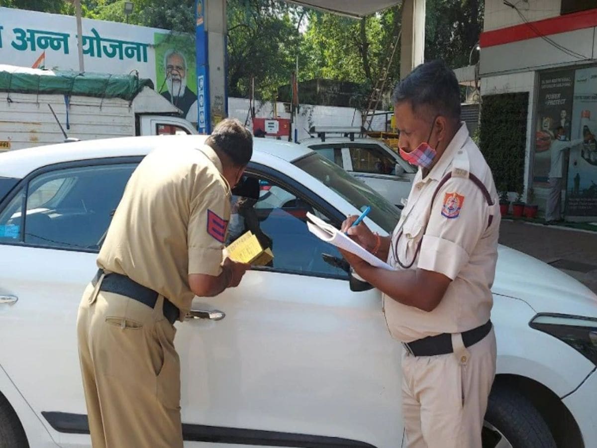 दिल्ली में अब AI काटेगा चालान, नहीं बचेंगे बिना हेलमेट, ट्रिपल लोडिंग