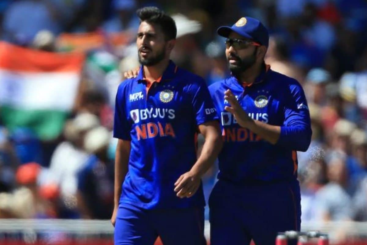 दूध से मक्खी की तरह... युवा गेंदबाज को ड्रॉप किए जाने पर भड़का पूर्व क्रिकेटर