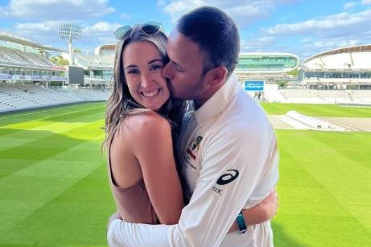 9 साल छोटी हैं इस क्रिकेटर की वाइफ, शादी के लिए बदल लिया था धर्म