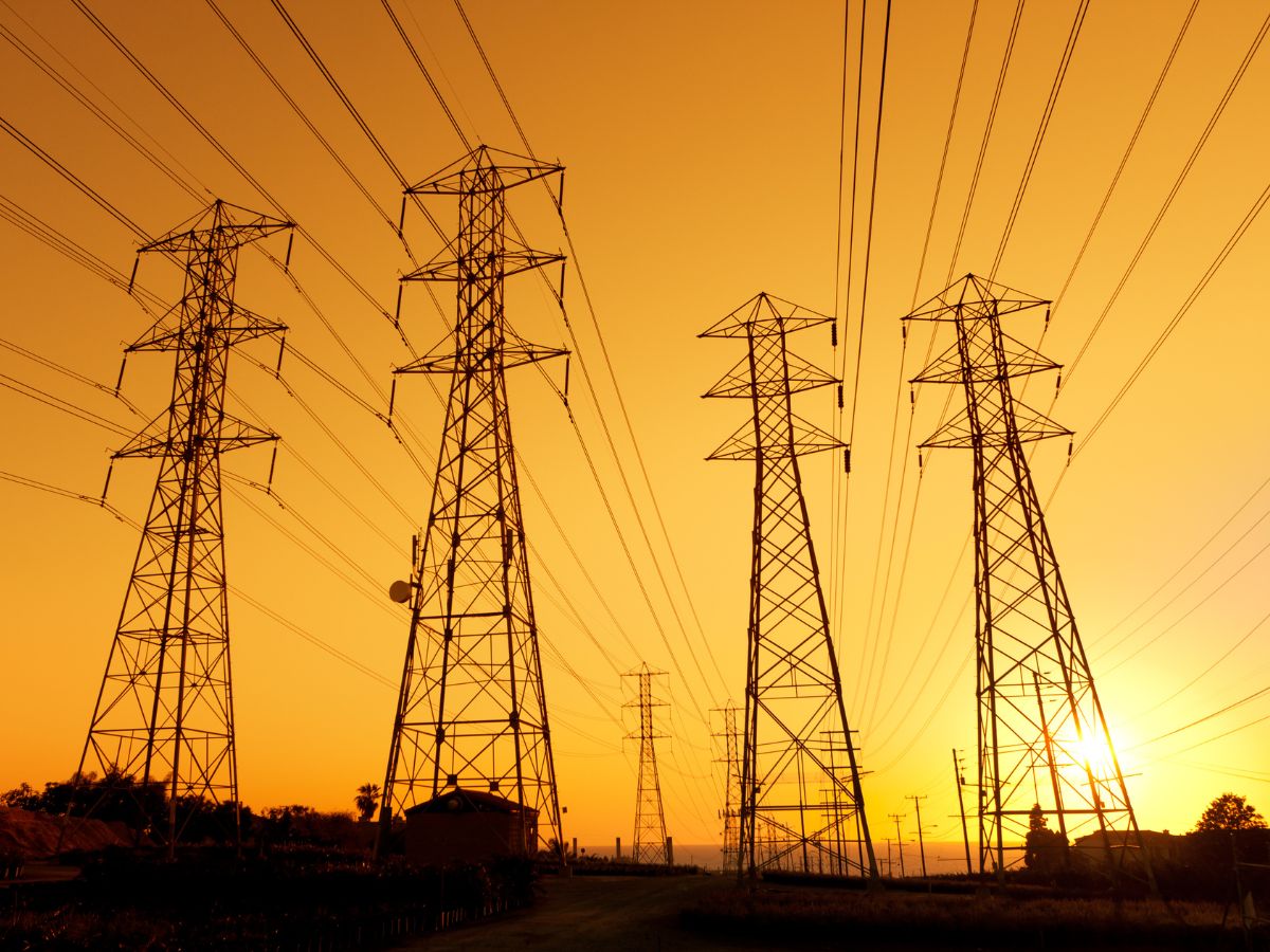 uppcl news, consumers receiving notices Electricity Bill, electricity Bill consumers cheated, urja nigam Electricity Bill, additional security amount, Electricity Regulatory Commission, Electricity Bill, electricity department, ghaziabad news, ghaziabad electricity bills controversy, उत्तर प्रदेश पावर कारपोरेशन लिमिटेड, बिजली बिल, बिल धोखा, ऊर्जा निगम बिजली बिल, बिजली बिल, यूपी में बिजली की बढ़ी दरें, उपभोक्ता, अतिरिक्त सिक्योरोटी राशि, विद्युत नियामक आयोग, यूपी सरकार, गाजियाबाद,