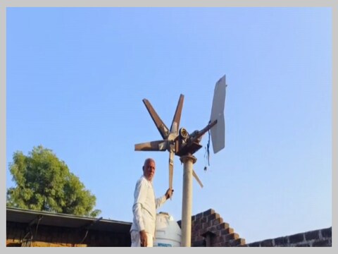 मिस्त्री कन्हैयालाल ने कबाड़ के सामान से बनाई पवन चक्की.