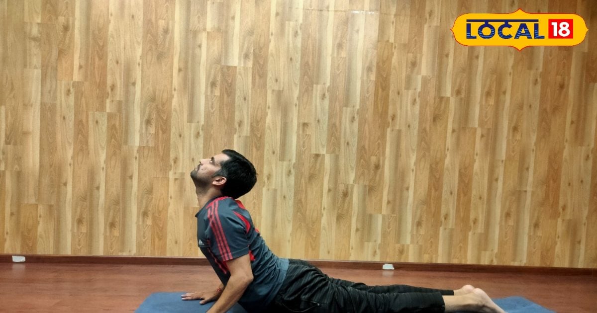 सुबह उठते ही बिस्तर पर करें ये 3 योगासन, कई बीमारियां भागेंगी दूर ...