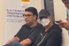 प्रोड्यूसर के साथ मेट्रो में पहुंचा सुपरस्टार, मास्क पहन छुपाया चेहरा, फिर...