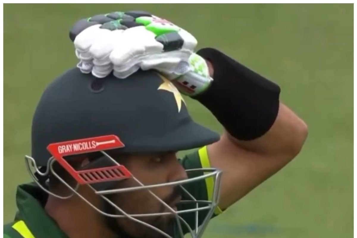 बाबर के छक्के ने किया घायल, गुलाटी मारता रह गया न्यूजीलैंड का... देखें VIDEO