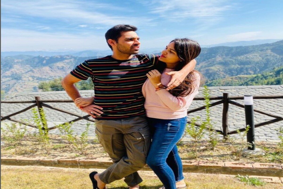 'बचपन की दोस्‍त के प्‍यार में हुए 'आउट', फिल्‍मी है भुवी और नुपूर की लवस्‍टोरी