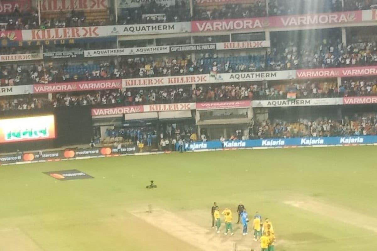 बल्लेबाज या गेंदबाज, होल्कर में किसका होगा राज? कैसा होगा पिच का मिजाज