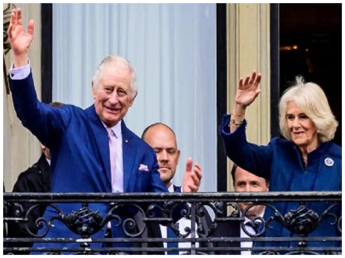 Passport, VISA, person who can travel without passport, who can travel without visa in the world, 3 people to whom passport not required to travel, Who Can Travel Without Passport In The World, 3 People Who Do not Need Passport To Travel To Any Country, know about 3 people who do not need passport, history of passport, ordinary passport, official passport, diplometic passport, Red Passport, Blue Passport, White Passport, Maroon Passport, दुनिया के कौन तीन लोग बिना पासपोर्ट कहीं भी जा सकते हैं, बिना पासपोर्ट विदेश यात्रा, पासपोर्ट, वीजा, दुनिया के तीन सबसे ताकतवर लोग