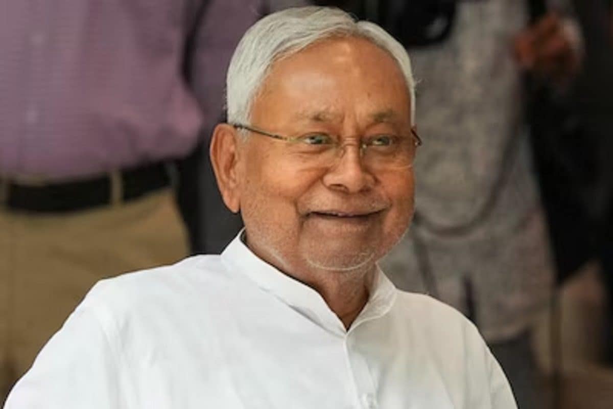 PM मोदी की तारीफ के बाद नीतीश कुमार ने चौंकाया, RJD-कांग्रेस का नाराज होना तय