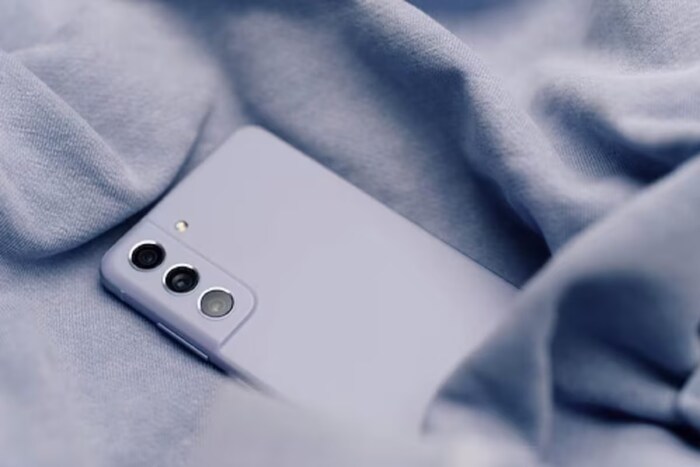 आधे से भी कम हुई Samsung S21 की कीमत, यहाँ से करें परचेज 2 Samsung