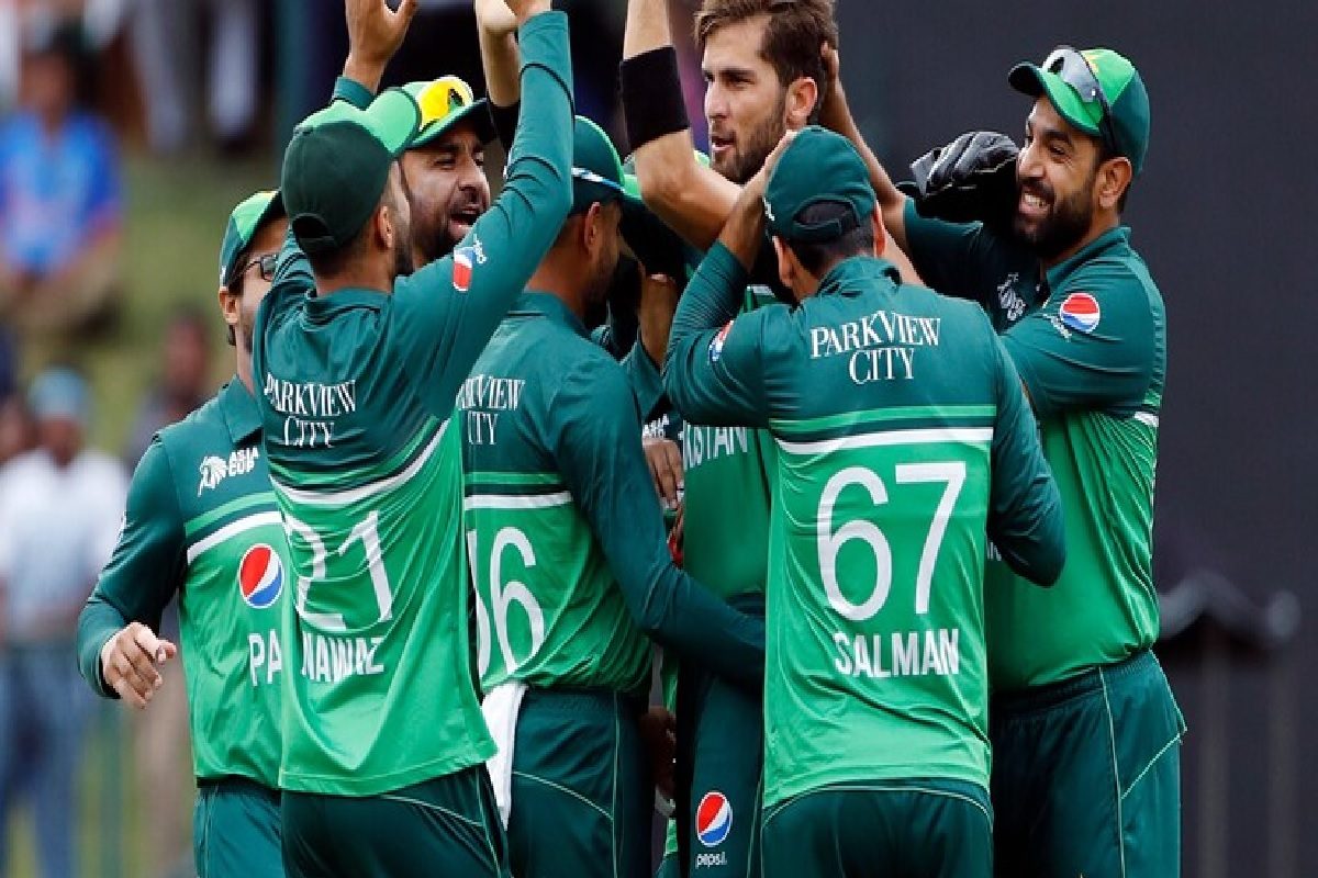 पाकिस्तान में बवाल!अफरीदी का जोड़ीदार परेशान, कहीं संन्यास का ना कर दे ऐलान!