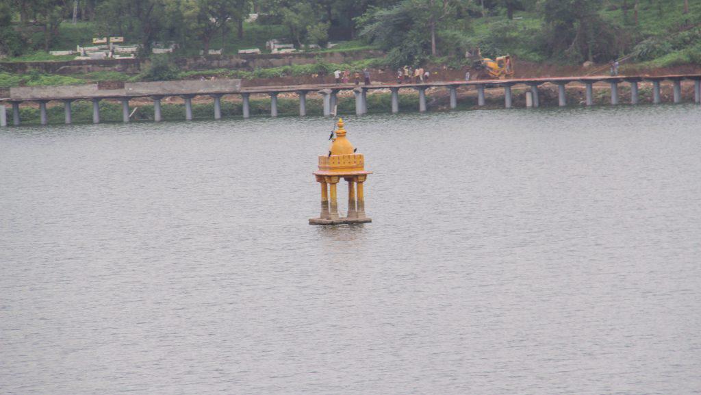 शर्मिष्ठा तालाब.