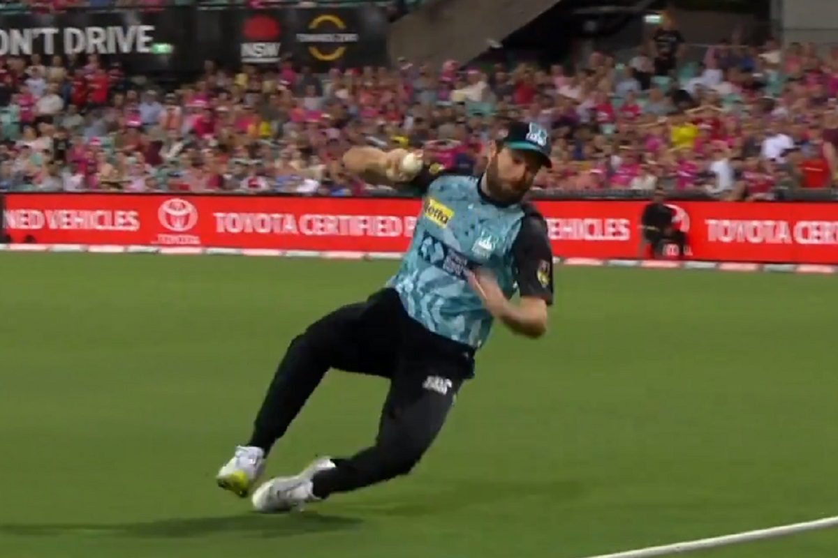 ब्रिसबेन हीट के खिलाड़ी ने लपका शानदार कैच, पहले नहीं देखा होगा ऐसा एफर्ट