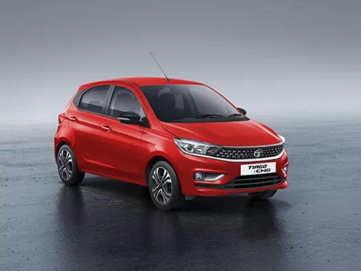 Tata Tiago CNG, Tata Tiago CNG Price, Tata Tiago CNG Features, Tata Tiago CNG Specifications, Tata Tiago CNG Mileage, Tata Tiago CNG vs WagonR CNG, Tata Tiago vs WagonR CNG Price, Tata Tiago CNG vs WagonR CNG Comparison, Tata Tiago CNG Base Model Price, Tata Tiago XE CNG Features, Tata Tiago XE CNG On Road Price, Tata Tiago XE CNG Ex-Showroom Price