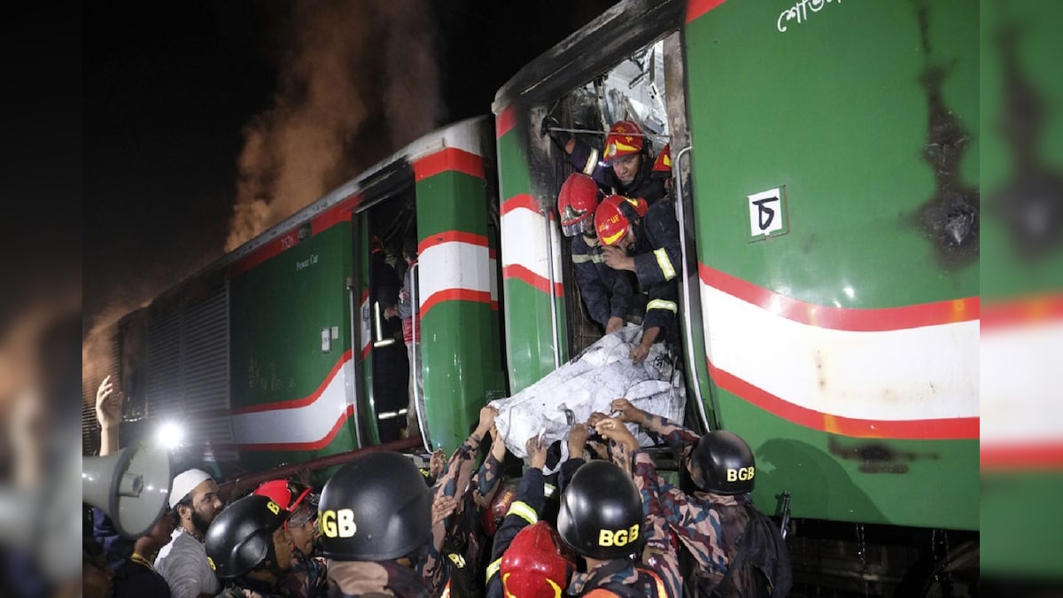 चुनावों से पहले बांग्‍लादेश में ट्रेन में लगी आग, 5 लोगों की मौत, पुलिस को शक- ये मतदान से पहले माहौल खराब करने की साजिश - Train caught fire Bangladesh before ...