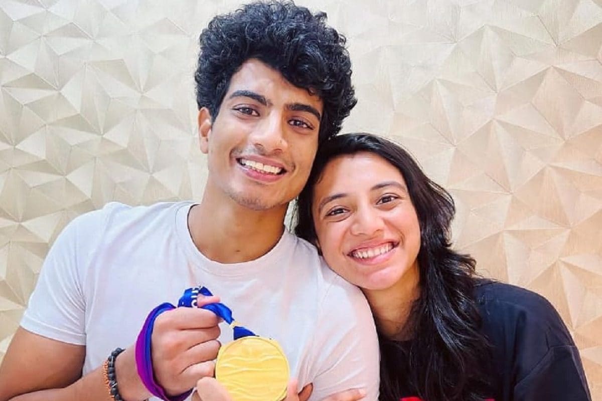 टीम इंडिया की ग्लैमर गर्ल का 'इंदौरी इश्क'! स्माइल से गिराया सिंगर का विकेट