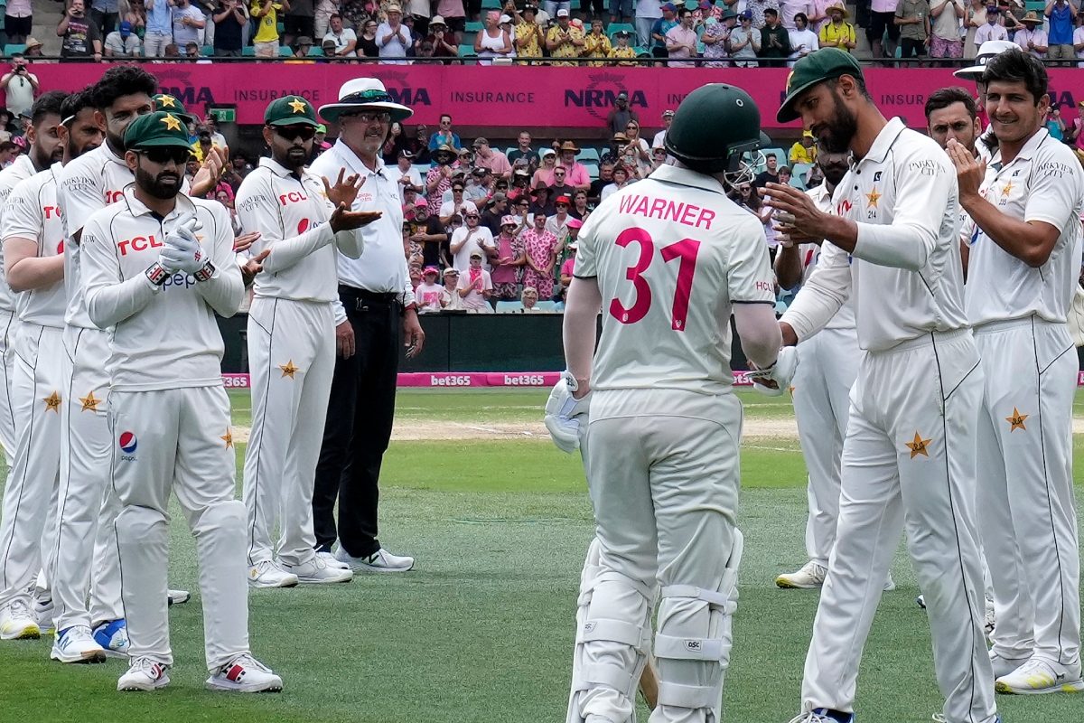 आखिरी टेस्ट इनिंग में वॉर्नर की फिफ्टी, पाकिस्तान ने दिया गार्ड ऑफ ऑनर