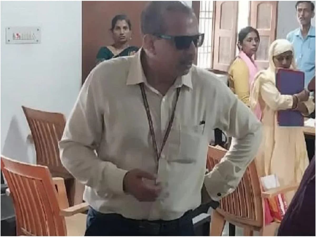 KK Pathak News: एक चंद्रशेखर से छूटा पाला, तो दूसरे ने दिखा दी आंख, पावर गेम में ठिठुर रहे बच्चे - kk pathak first had a dispute with education minister chandrashekhar now