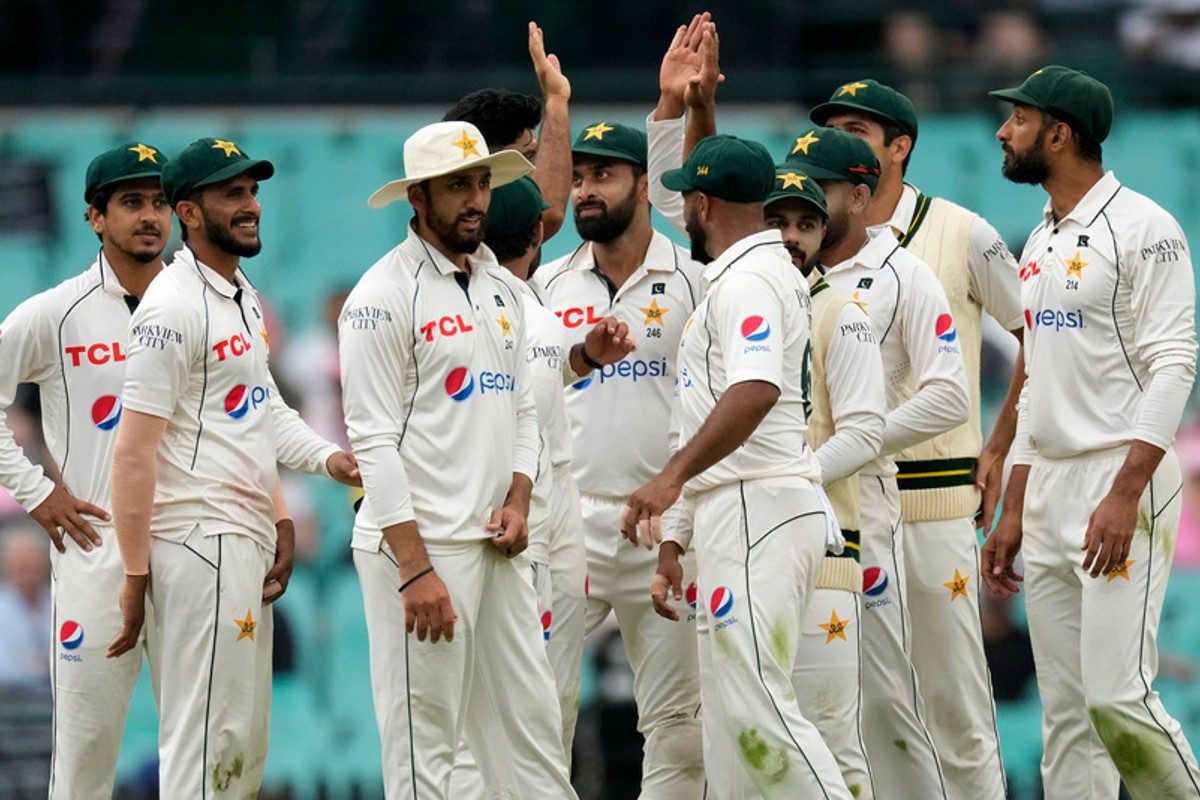 शाहिद अफरीदी के दामाद को प्लेइंग XI से किया बाहर, हफीज को देने पड़ी सफाई