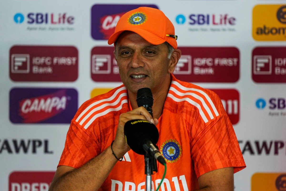 सौरव गांगुली के बयान से हंगामा, कोच राहुल द्रविड़ ने दी तीखी प्रतिक्रिया