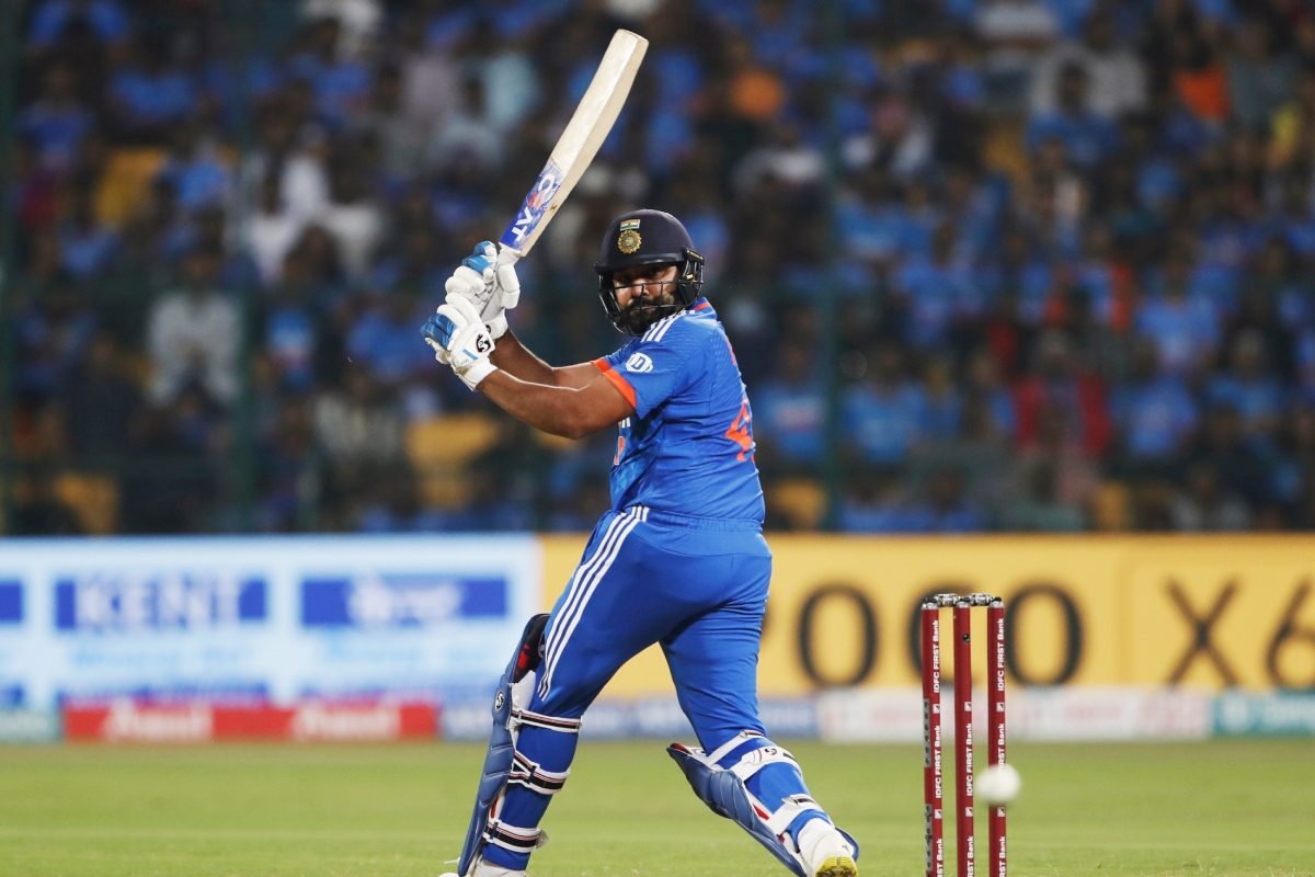 रोहित शर्मा ने कप्तानी में गाड़े झंडे, कैप्टन कूल का रिकॉर्ड किया चकनाचूर