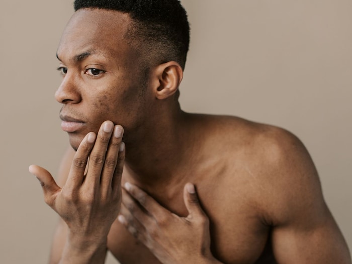 शरीर के साथ बालों को भी डैमेज करता है धुम्रपान, जल्दी आएगा बुढ़ापा 1 Canva