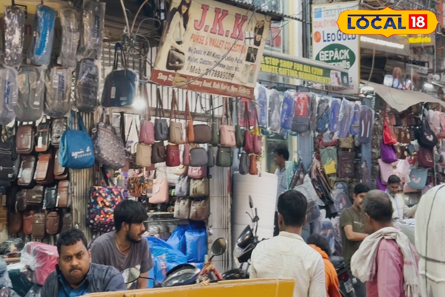 Nabi Karim Market Cheapest Bags Shop || Starts ₹28 only😱 NRB Purse  Creation Nabi Karim Delhi - YouTube